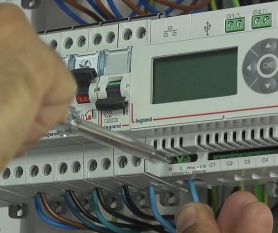 ارائه انواع تجهیزات صنعتی لگراند فرانسه